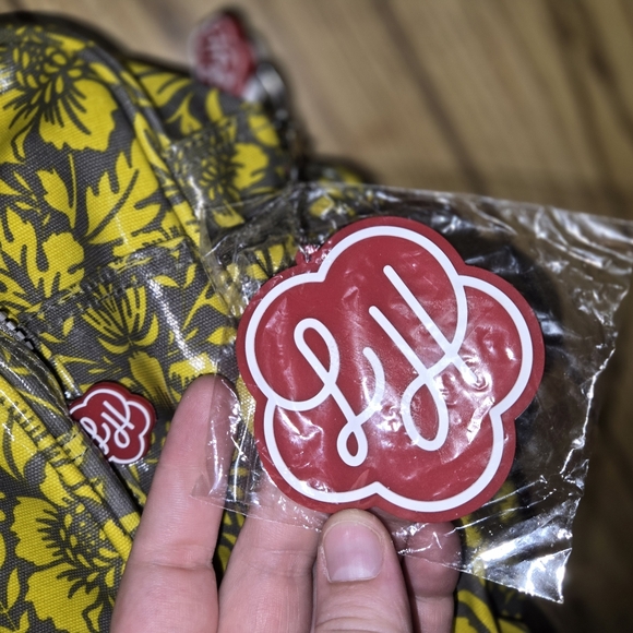 Lou Harvey Vinyl Travel Bag Yellow and Grey  Floral NWOT - Picture 3 of 9